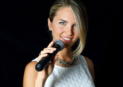 Play Music Swiss – Female Singer 4