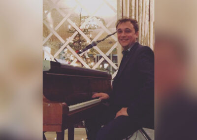 Play Music Swiss – Pianist 2