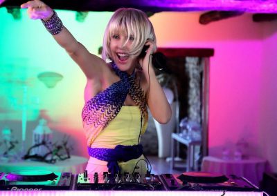 Play Music Swiss – Female DJ 4 EN